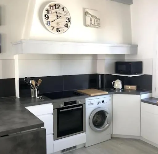 La Charmeuse A 500m De