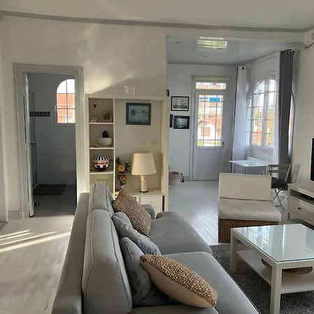 Apartman La Charmeuse A 500m De *