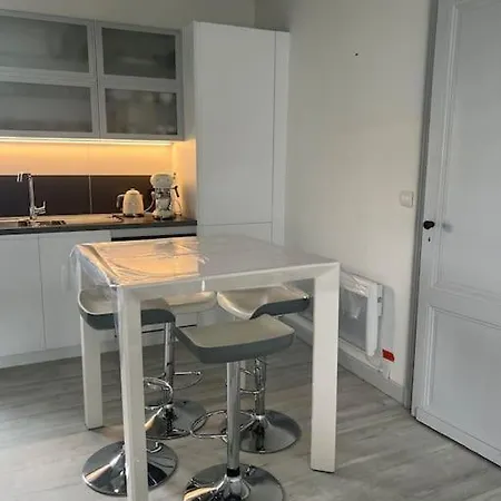 La Charmeuse A 500m De *